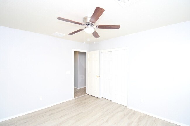 Building Photo - 5406 W Ian Dr