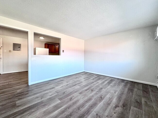 Building Photo - 50-58 Walnut Street Unit 12