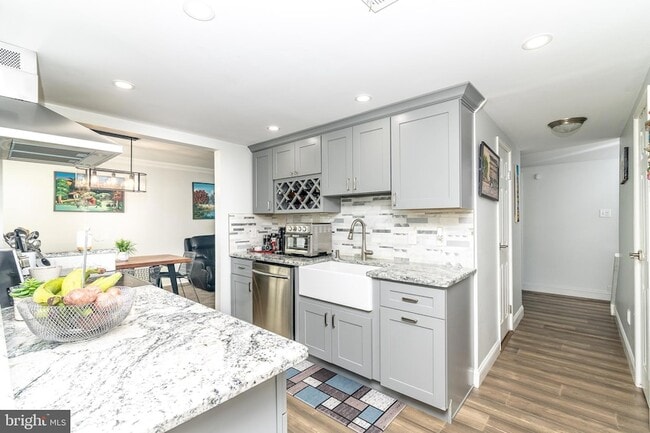 Building Photo - 251 Fir Tree Ct