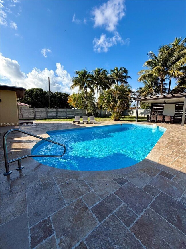 Building Photo - 2639 Monroe St