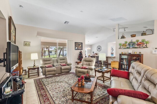 Building Photo - $1,795/month ** Furnished * Annual / Short Term * 3 bed / 2 Bath * Single Family * North Port