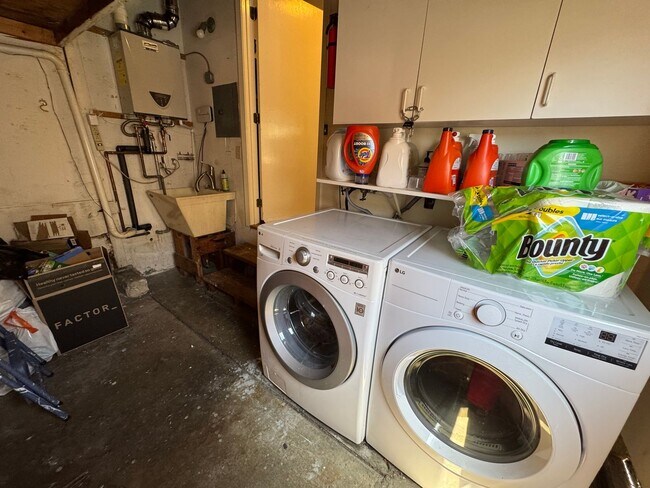 Building Photo - Fully Furnished 3BED/2BATH SFH For Rent in the Desirable City of San Leandro, Ca!!!!