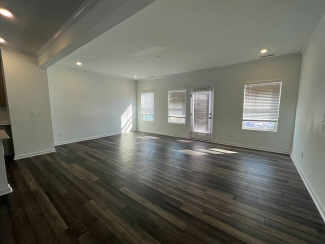 Building Photo - 815 Basswood Gln Trl