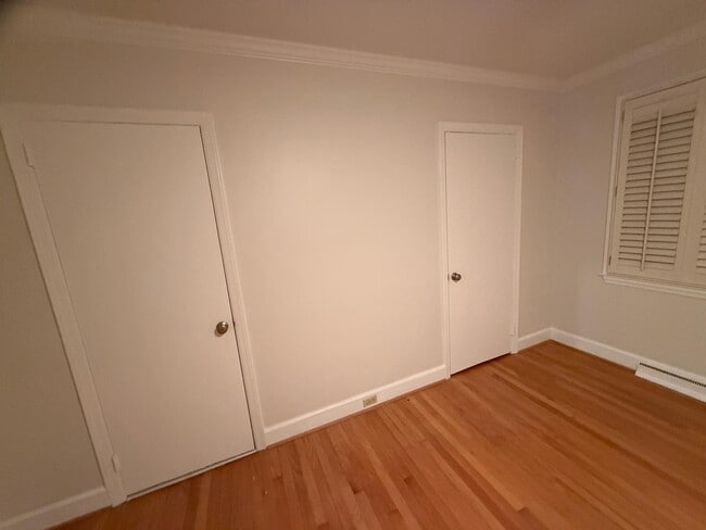 Building Photo - 2110 Villa Dr