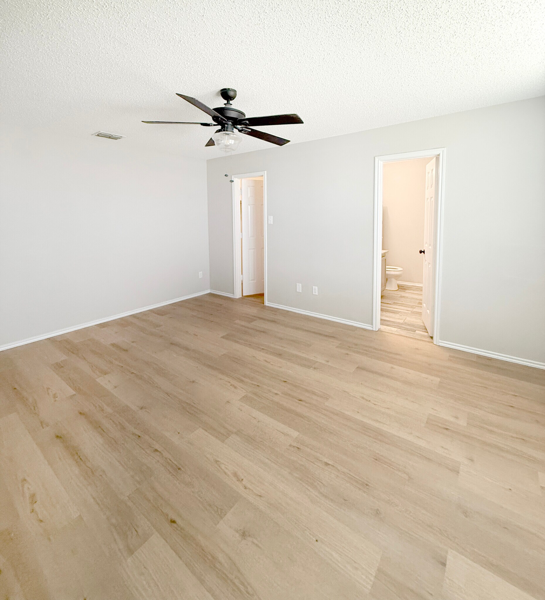 Master closet (left) and master bathroom (right). - 1419 Windy Meadows Dr