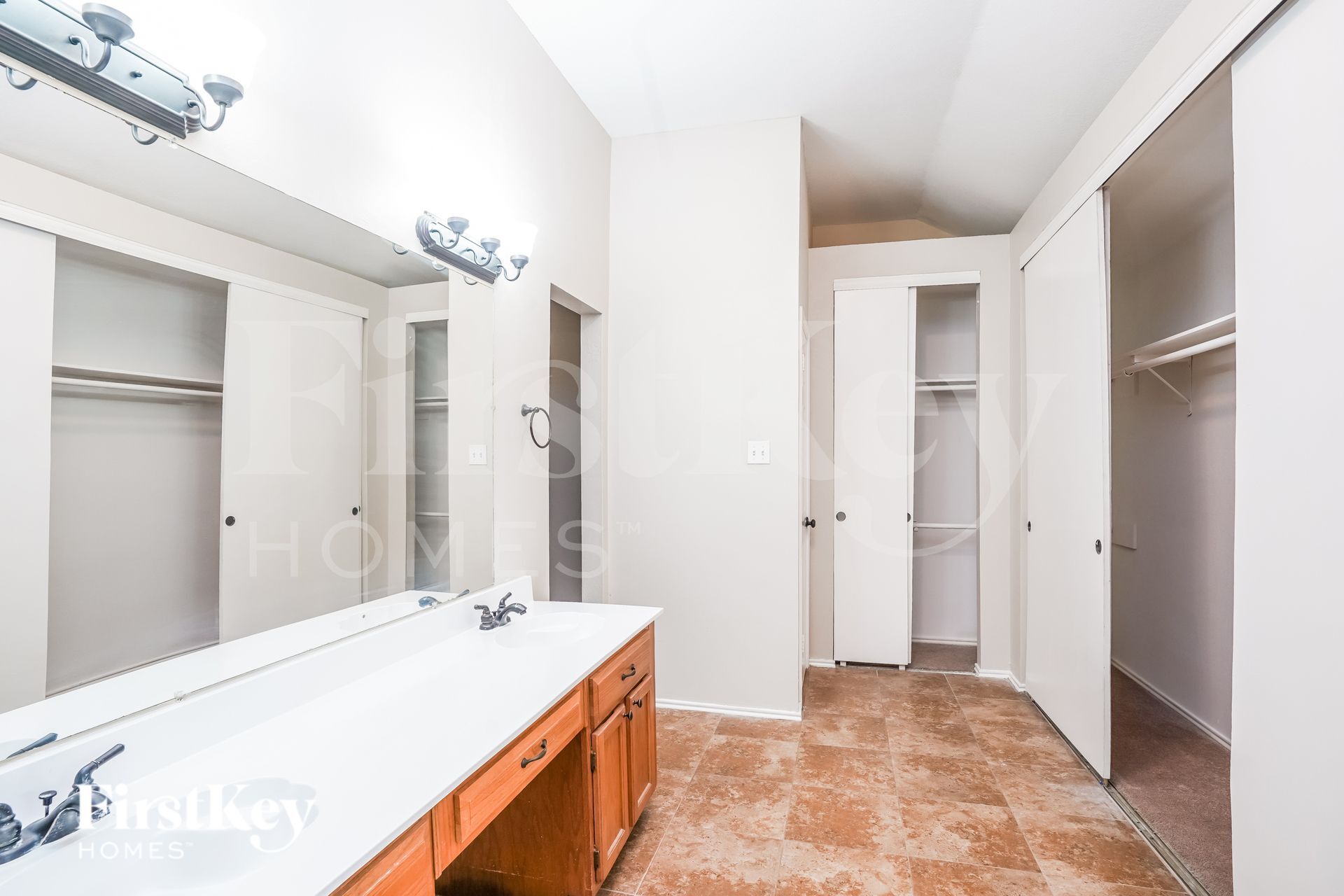 Building Photo - 2338 Loyanne Dr