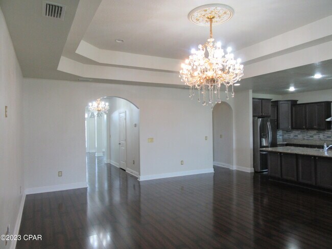 Building Photo - 105 N Shoreview Dr.