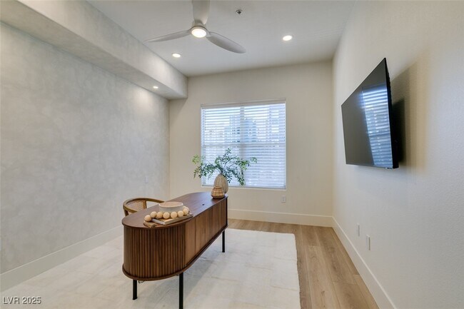 Building Photo - 32 E Serene Ave