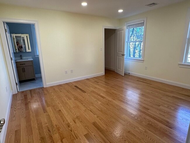 Building Photo - 60 Linden Ave