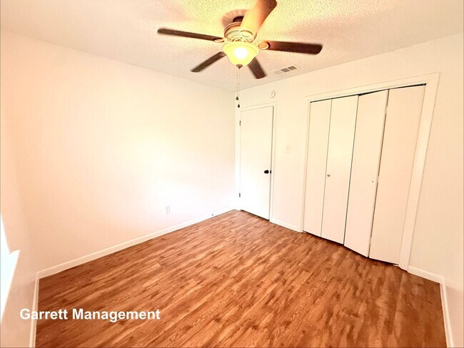 Building Photo - 106 N Fairview Dr
