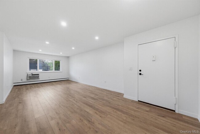 Building Photo - 810 Blooming Grove Turnpike