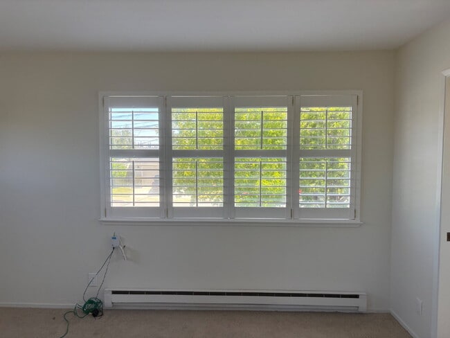 Building Photo - Coming Oct. 1, 2026 - Charming 3 bed, 2 bath with office on San Carlos Border