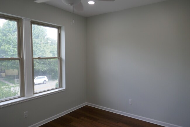 Bedroom - 875 Lexington Ave