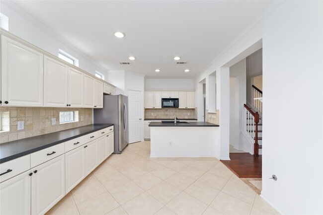 Building Photo - 8030 Loyel Pointe Dr