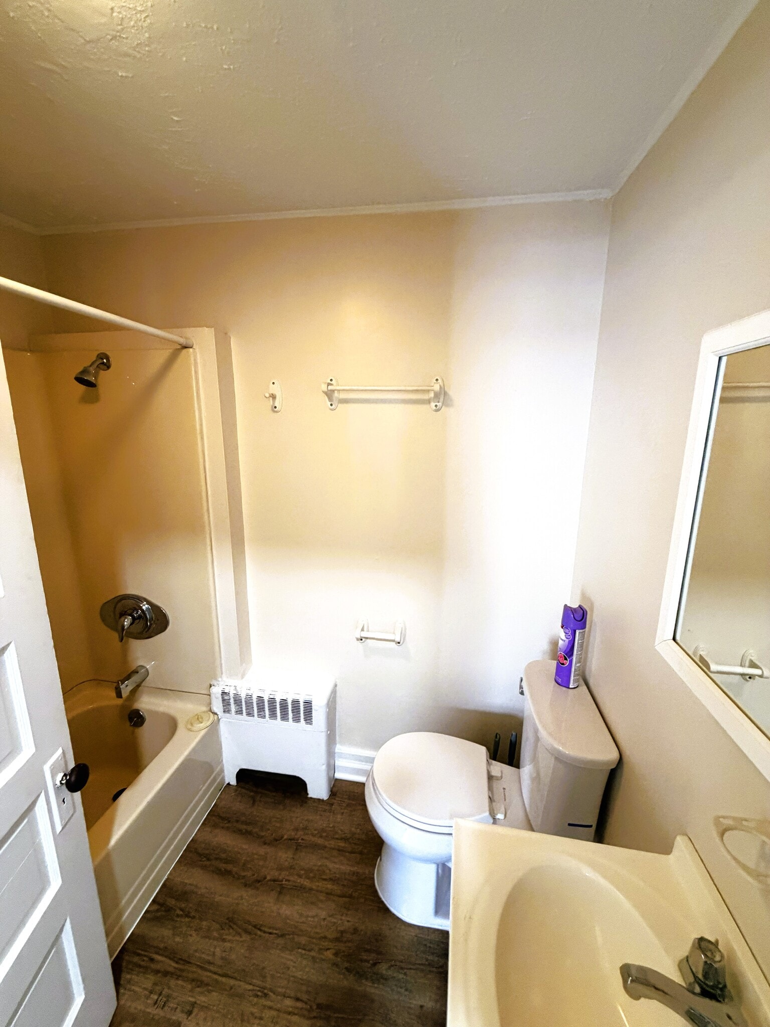 Building Photo - 301 S Robinson Ave