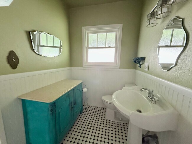 Building Photo - *Charming 2 Bedroom Home in Roseville’s Historic District with Bonus Detached Space*