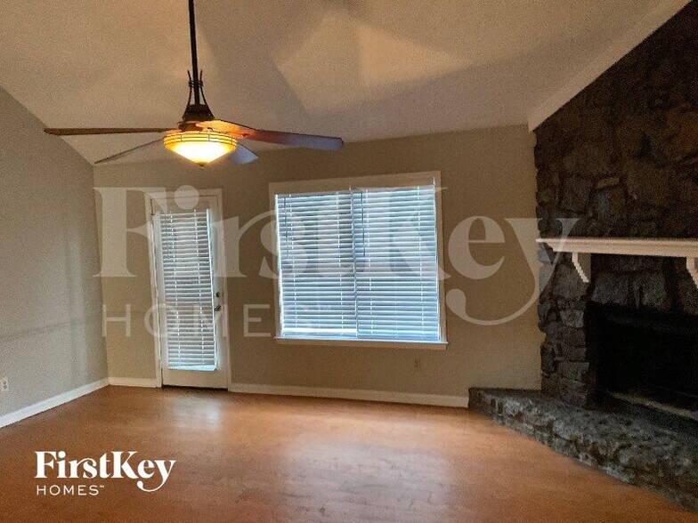 Building Photo - 4925 Water Fowl Ln