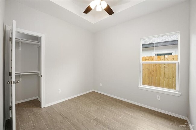 Building Photo - 845 Deluxe St