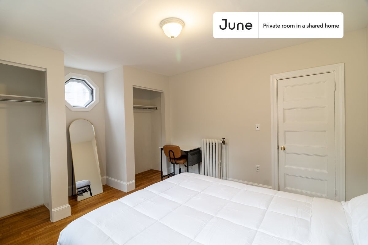 Building Photo - Room in Shared 4 bed/2 bath home