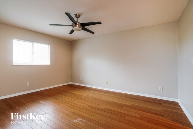 Building Photo - 2613 Van Buren Pkwy