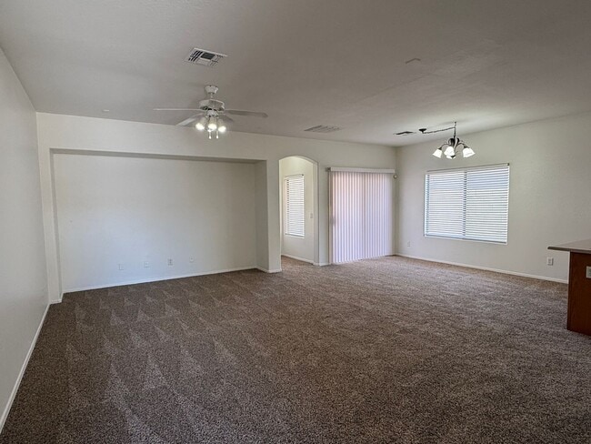 Building Photo - BRAND NEW CARPET 3 Bedroom 2 Bathroom Spacious Floorplan!