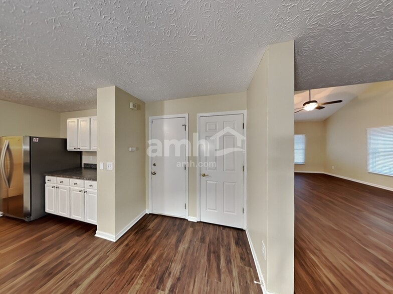 Building Photo - 5477 Buxley Dr