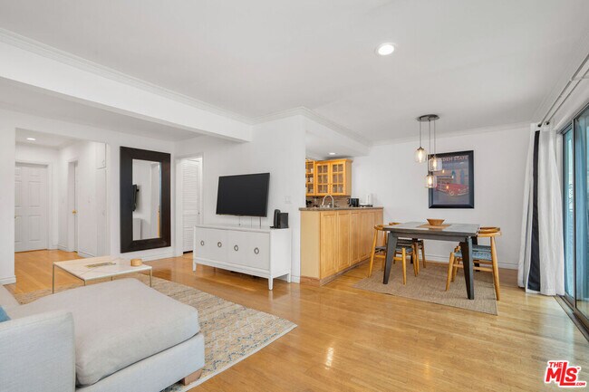 Building Photo - 2101 Ocean Ave