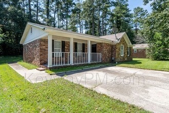 Building Photo - 2104 Trotters Way