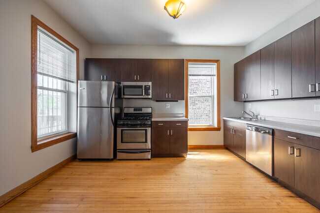 Building Photo - 3110 W Fullerton Ave
