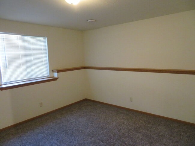 Building Photo - Raco 130/134 Nordic