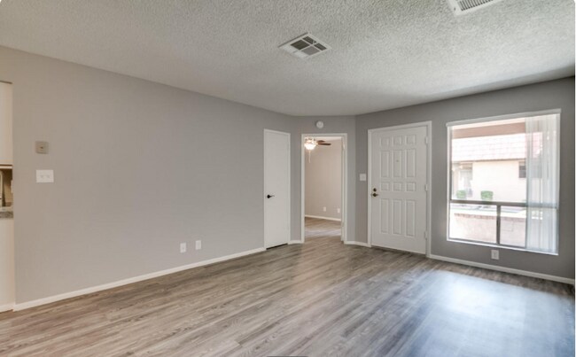 Building Photo - 25 N Cottonwood St