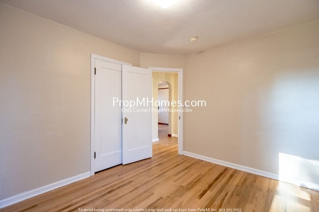 Building Photo - 4 Bedroom in the Heart of Sellwood! Fenced Backyard and Huge Basement!