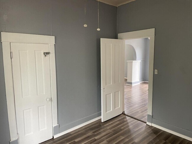 Building Photo - 606 E Randolph Ave