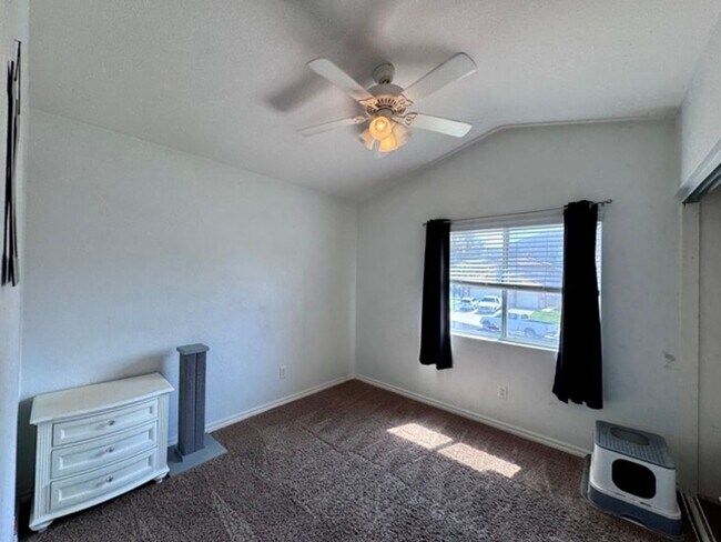 Building Photo - Beautiful 4 Bedroom Pool Home with Solar i...