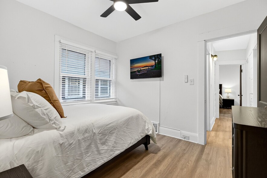 Building Photo - 3326 E Overlook Rd