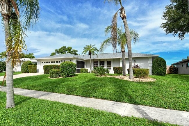 Building Photo - 6722 Roxbury Dr