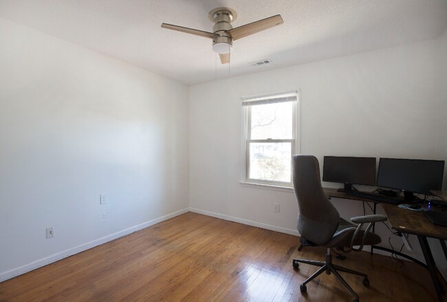 Building Photo - 318 E Millbrook Rd