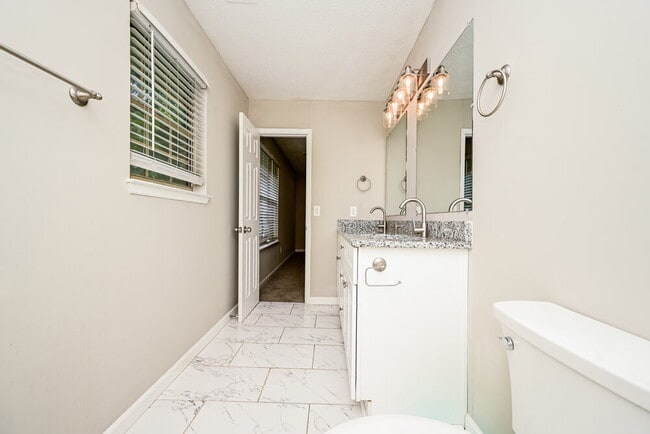 Building Photo - 2921 Sunset Ct