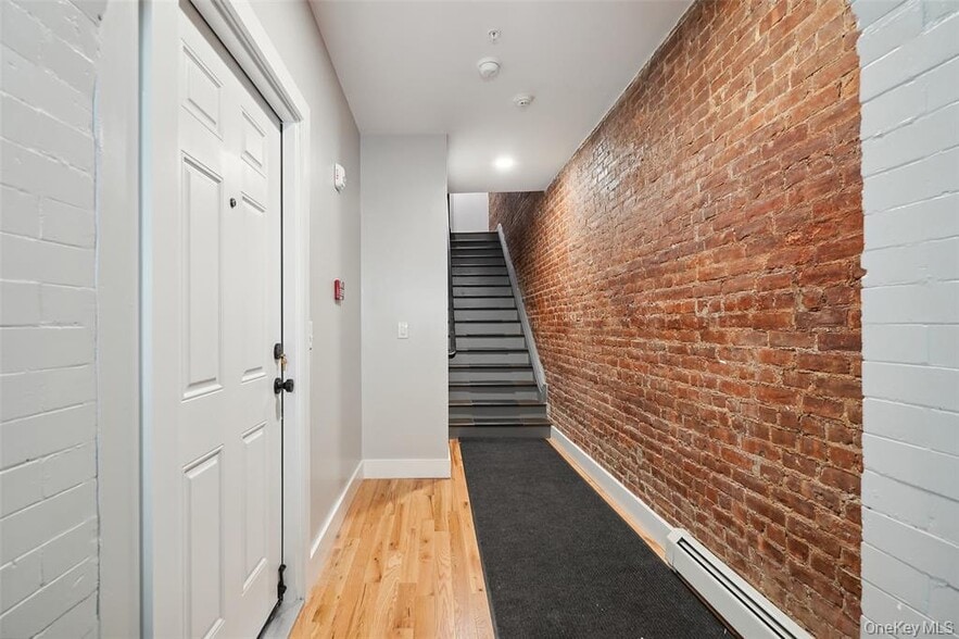 Building Photo - 405 Grand St