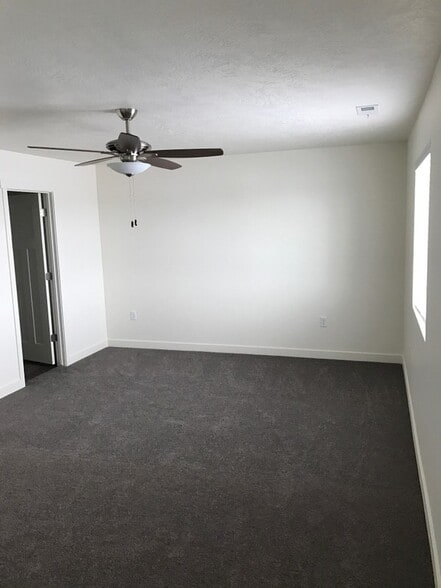 Building Photo - 57 E 630 N