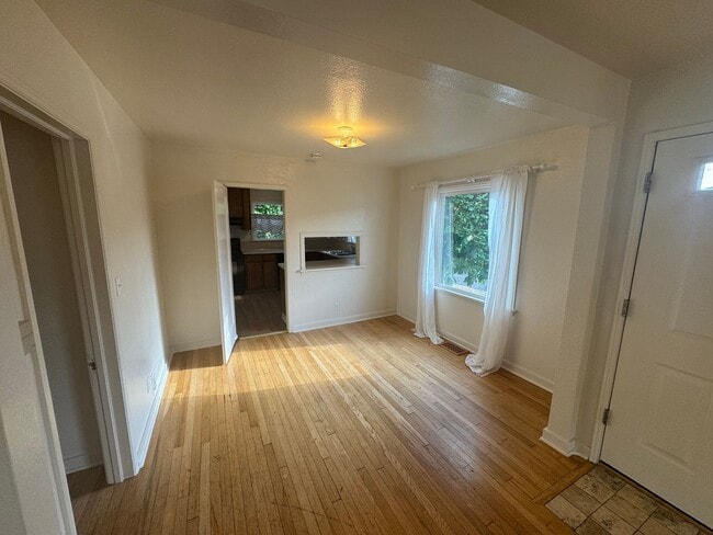 Building Photo - Available Now! 3 Bedroom Home Near OSU – $2,295/month