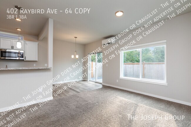Building Photo - 402 Raybird Ave