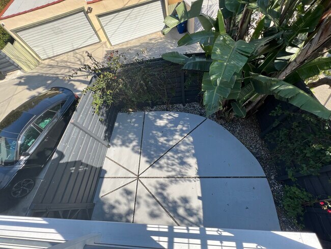 Building Photo - 6121 Glen Holly St