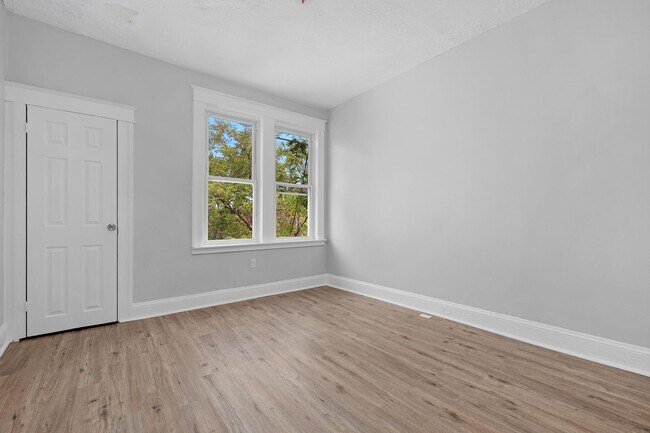 Building Photo - 405 Edgewood St