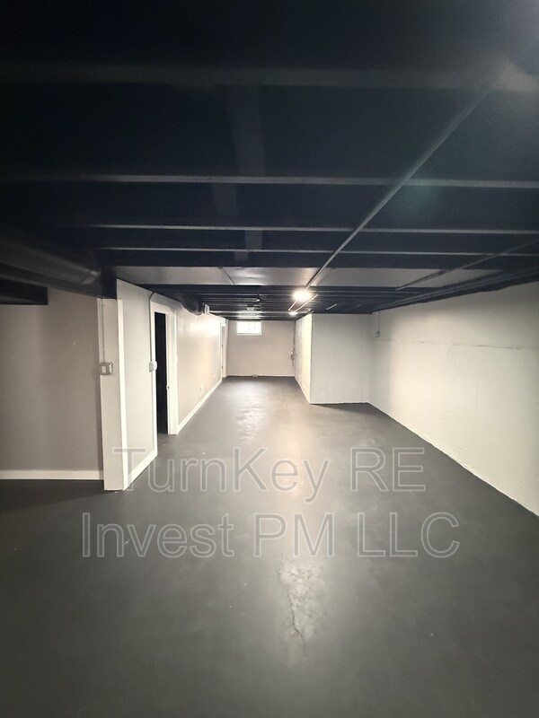 Building Photo - 18227 Center Ave