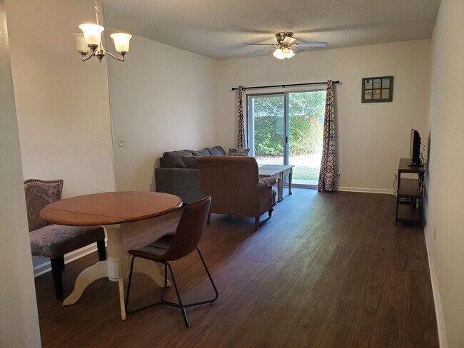 Building Photo - 1 Bedroom Condo