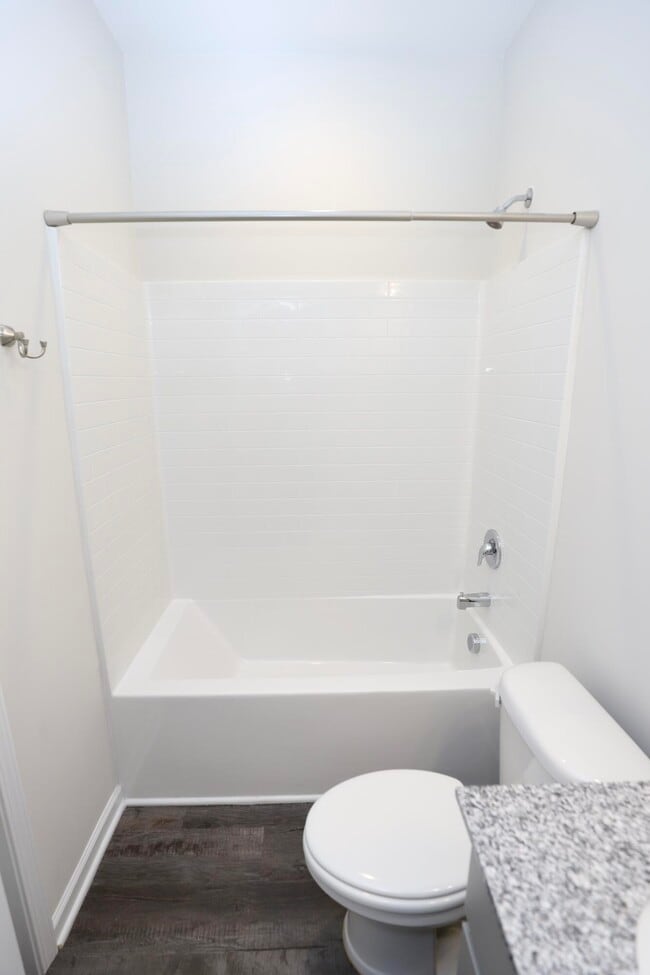 Building Photo - 1960 Barnhart Dr