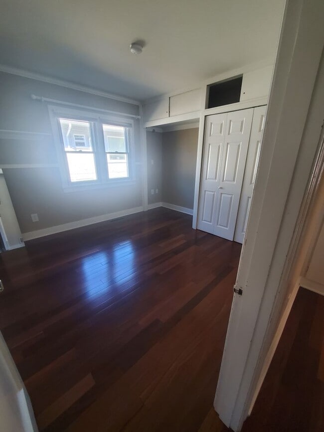 Building Photo - Classic 4 Bedroom Tudor in Desirable Maple...