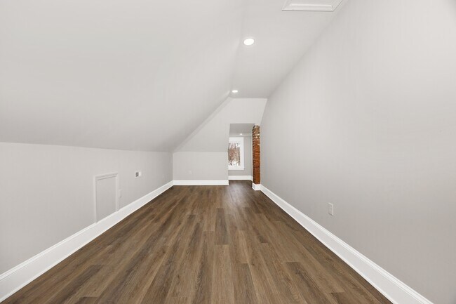 Building Photo - 2 College Ave