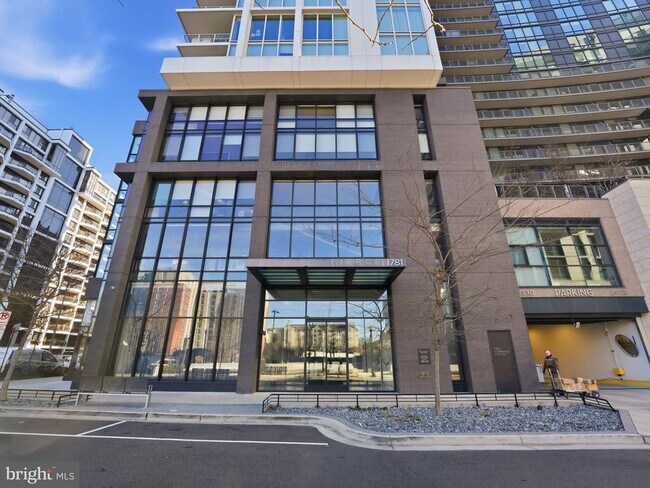 Building Photo - 1781 N Pierce St